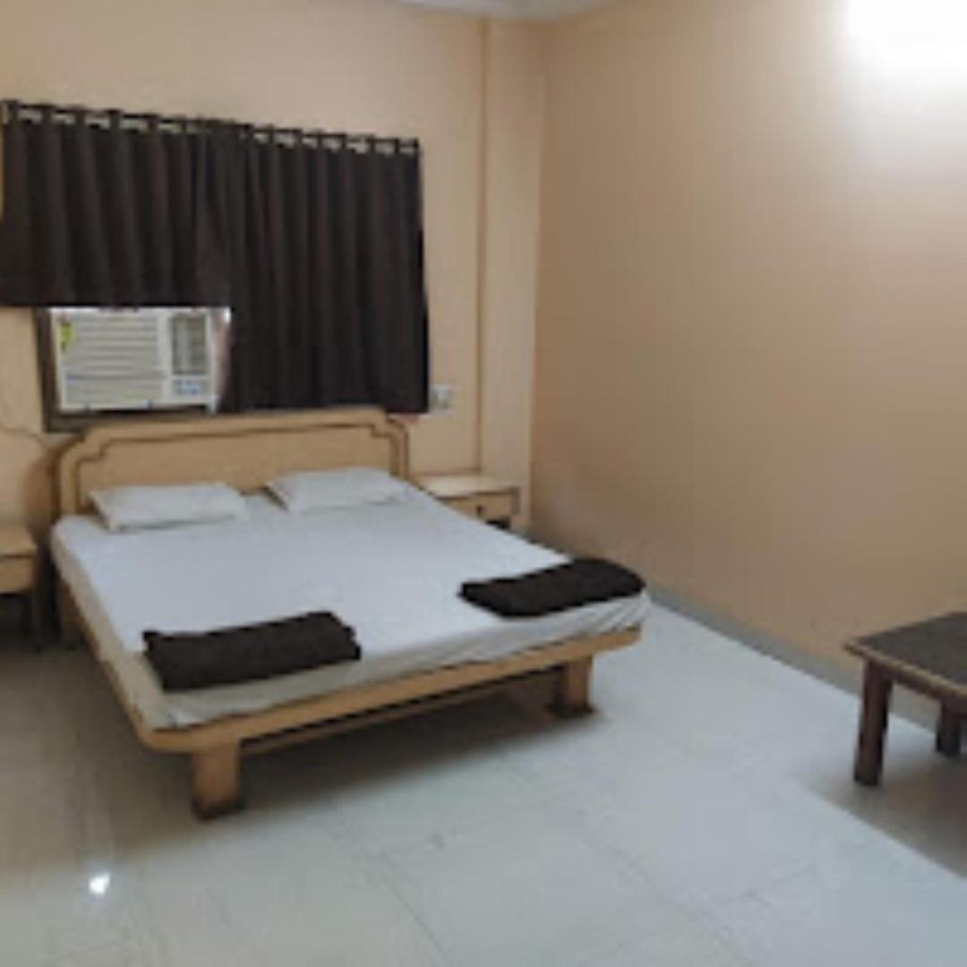 Hotel Pritam Palace , Dhule Екстер'єр фото
